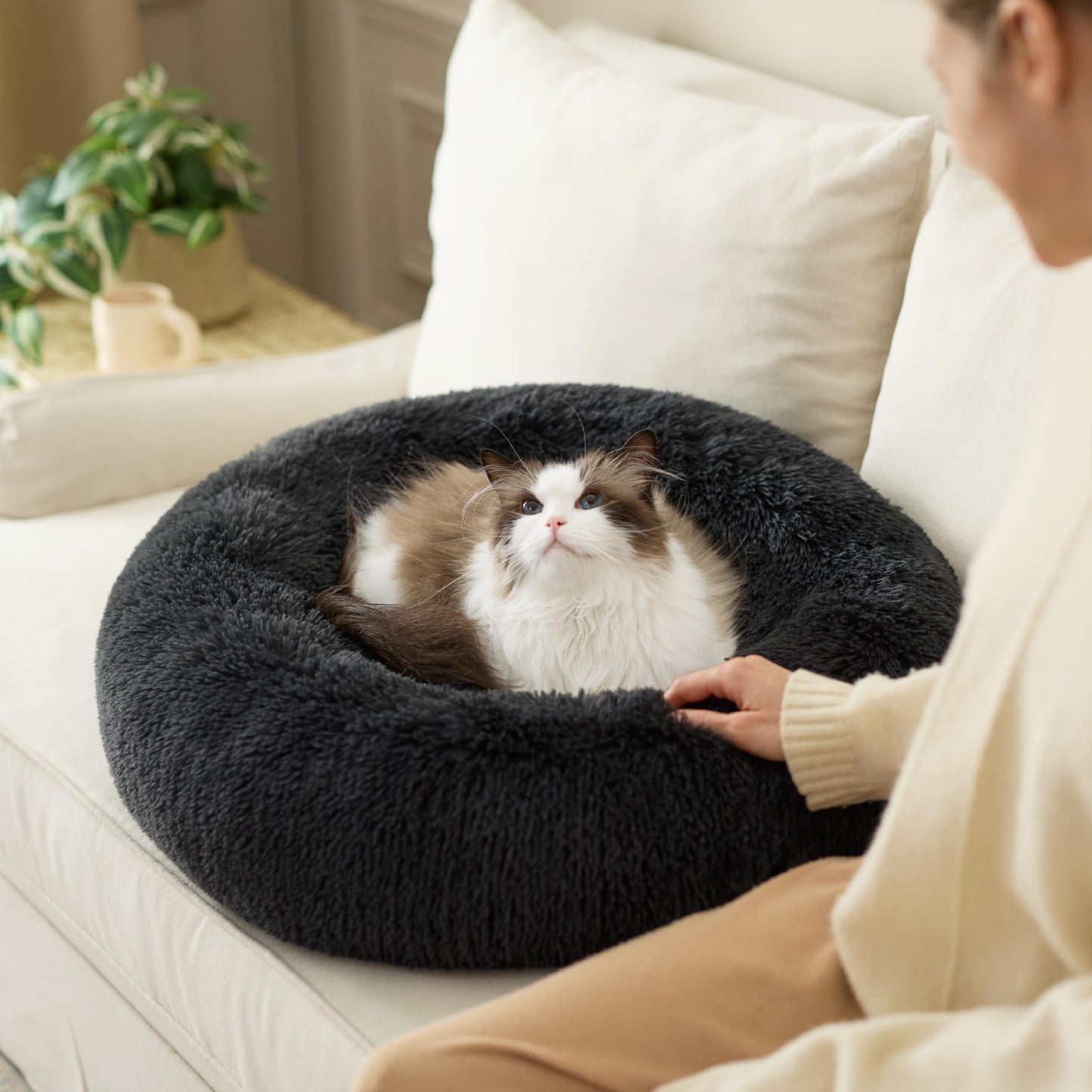 Petarta Round Cat Bed – Fluffy Calming Washable Bed for Indoor Cats & Small Dogs, Dark Grey (50cm)